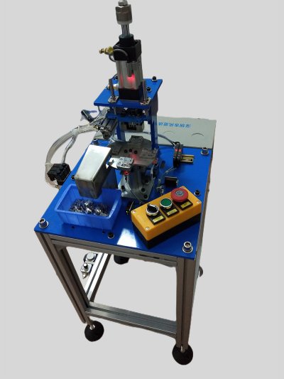 半自动转盘式铆接机